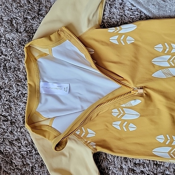 🪶NWOT Rashguard UPF 50+ Swimsuit - Picture 3 of 4